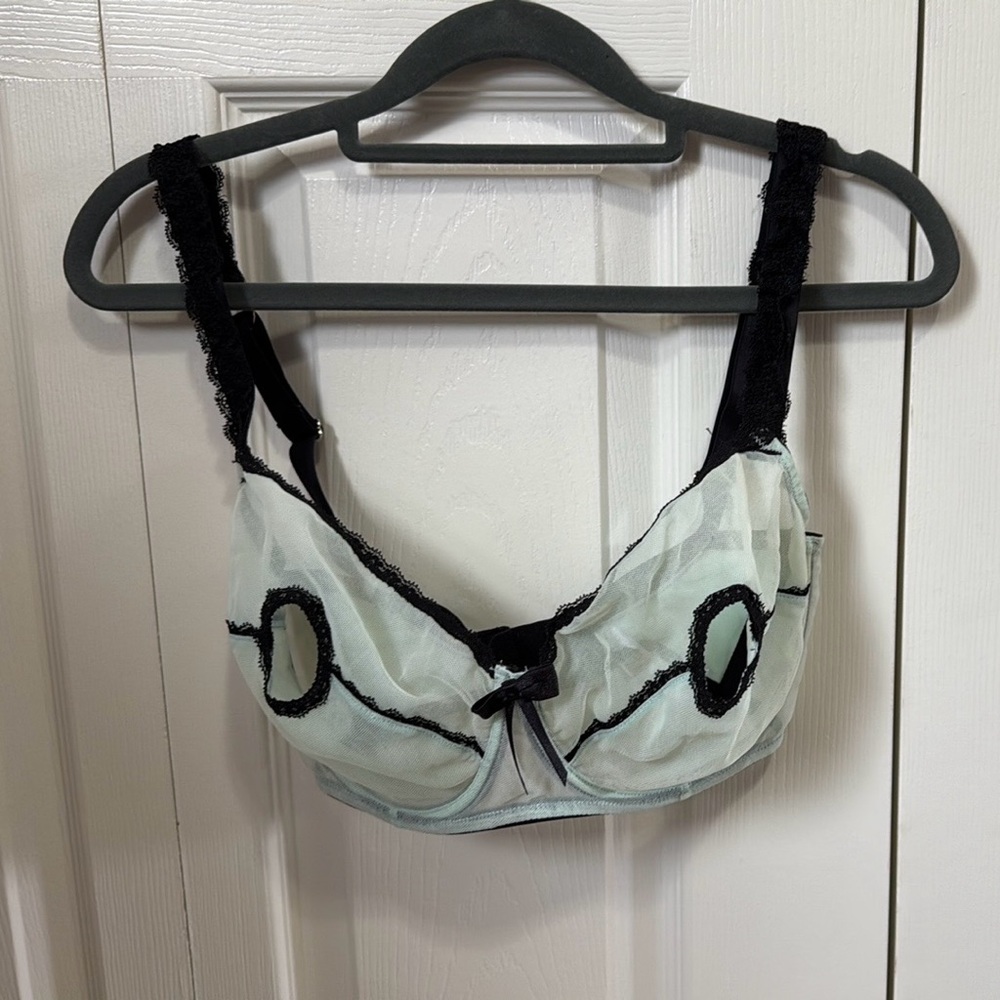 Playful Promises peekaboo bra 30G